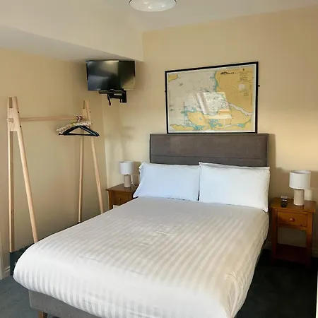 ベッド・アンド・ブレックファスト Oliver's Seafood Bar 2*