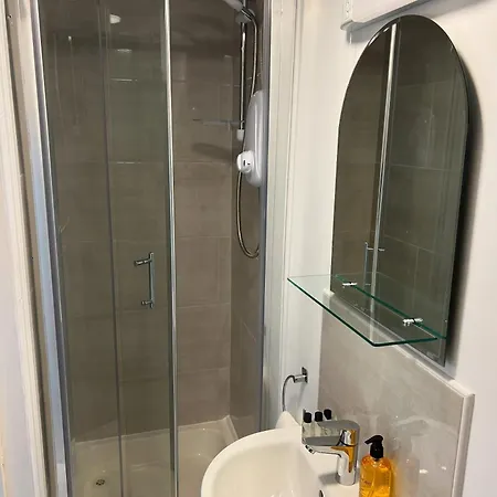 Oliver's Seafood Bar 2*