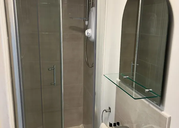 Oliver's Seafood Bar 2*